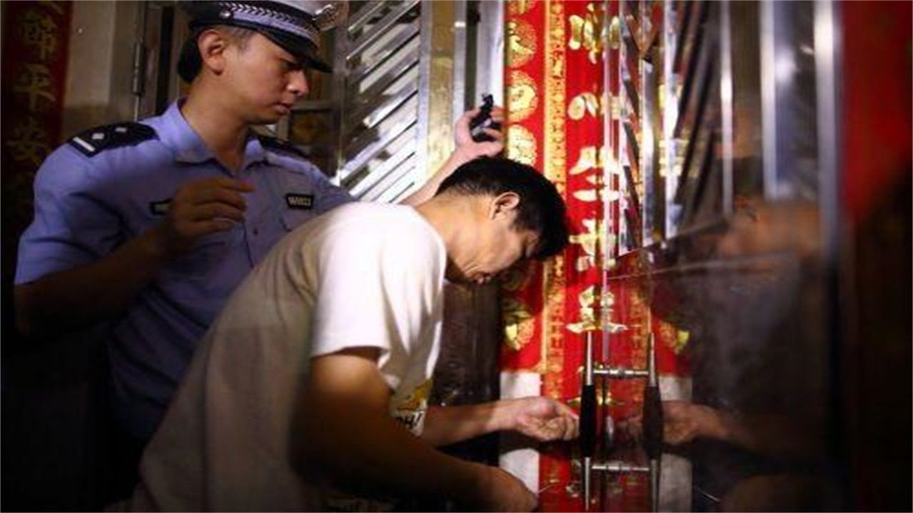 西安请开锁师傅开了锁后，师傅